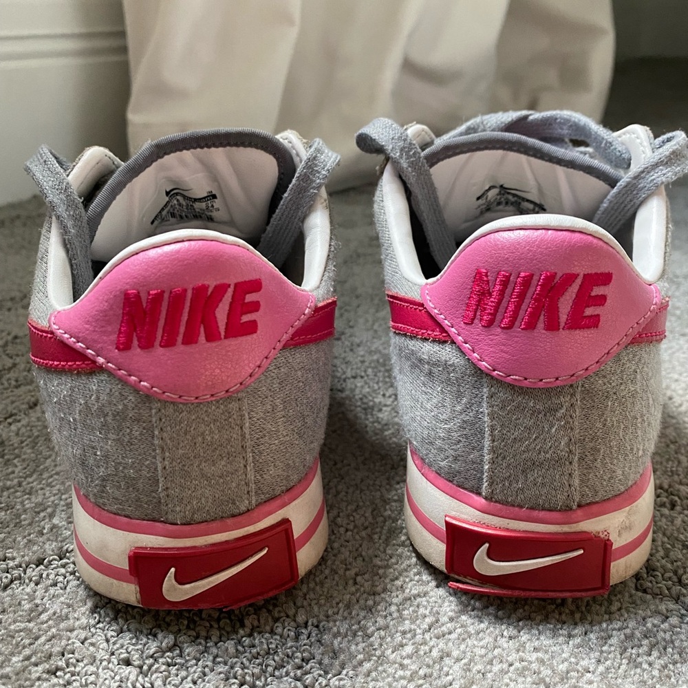 Pink Nike Snickers